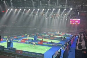 印度遭狂批！泰国教练戴N95口罩指挥 香港名将吃坏肚子紧急求救|羽毛球|印度公开赛|羽毛球杂志|印度羽毛球公开赛|None_新浪体育_新浪新闻