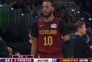 必发下载-张弓搭箭！加兰半场前最后一攻 虚晃后三分压哨灯亮球进！